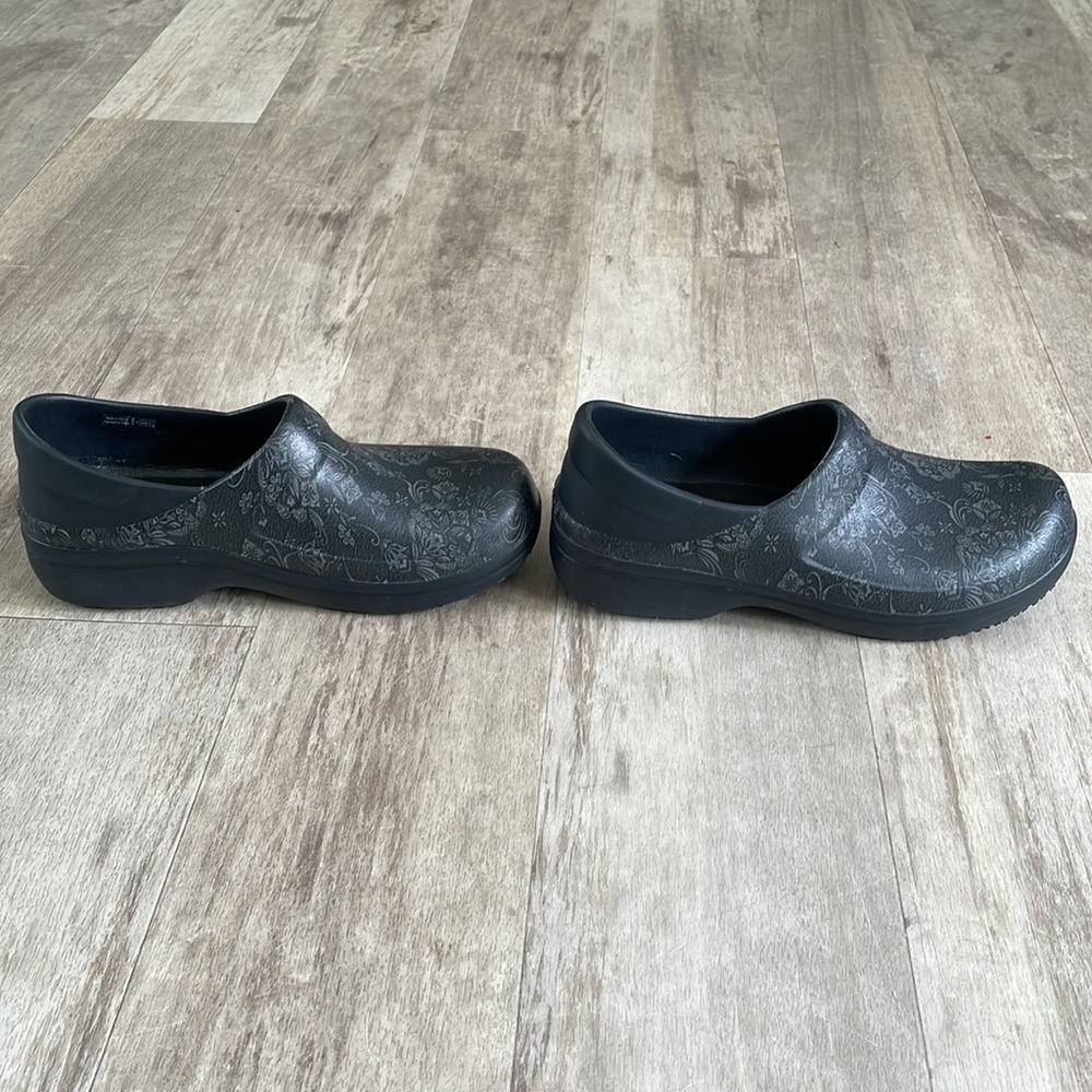 Mercy Work Crocs - Picture 5 of 5